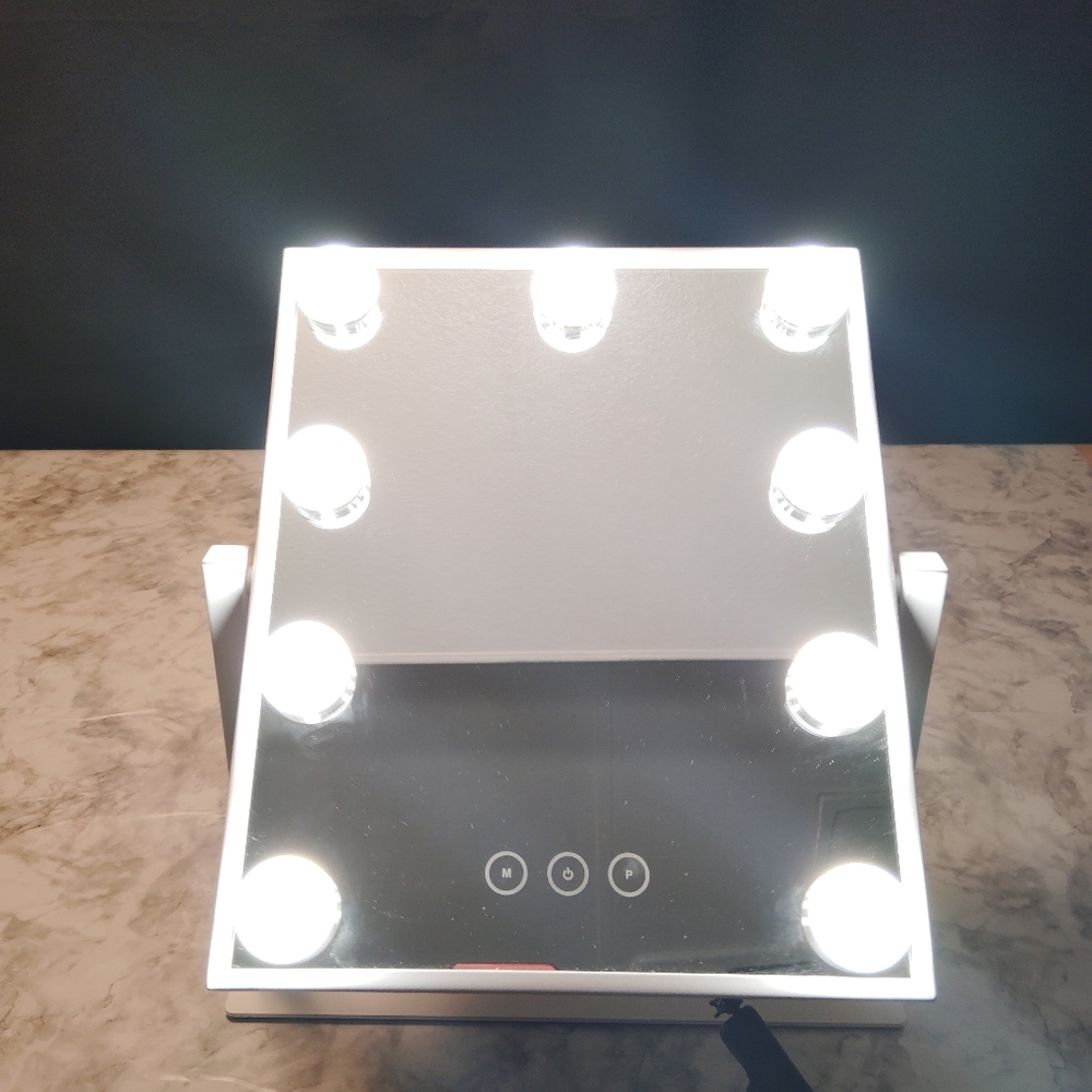 Hollywood vanity mirror size (10 "Lx12 "H). It is the perfect makeup mirror!